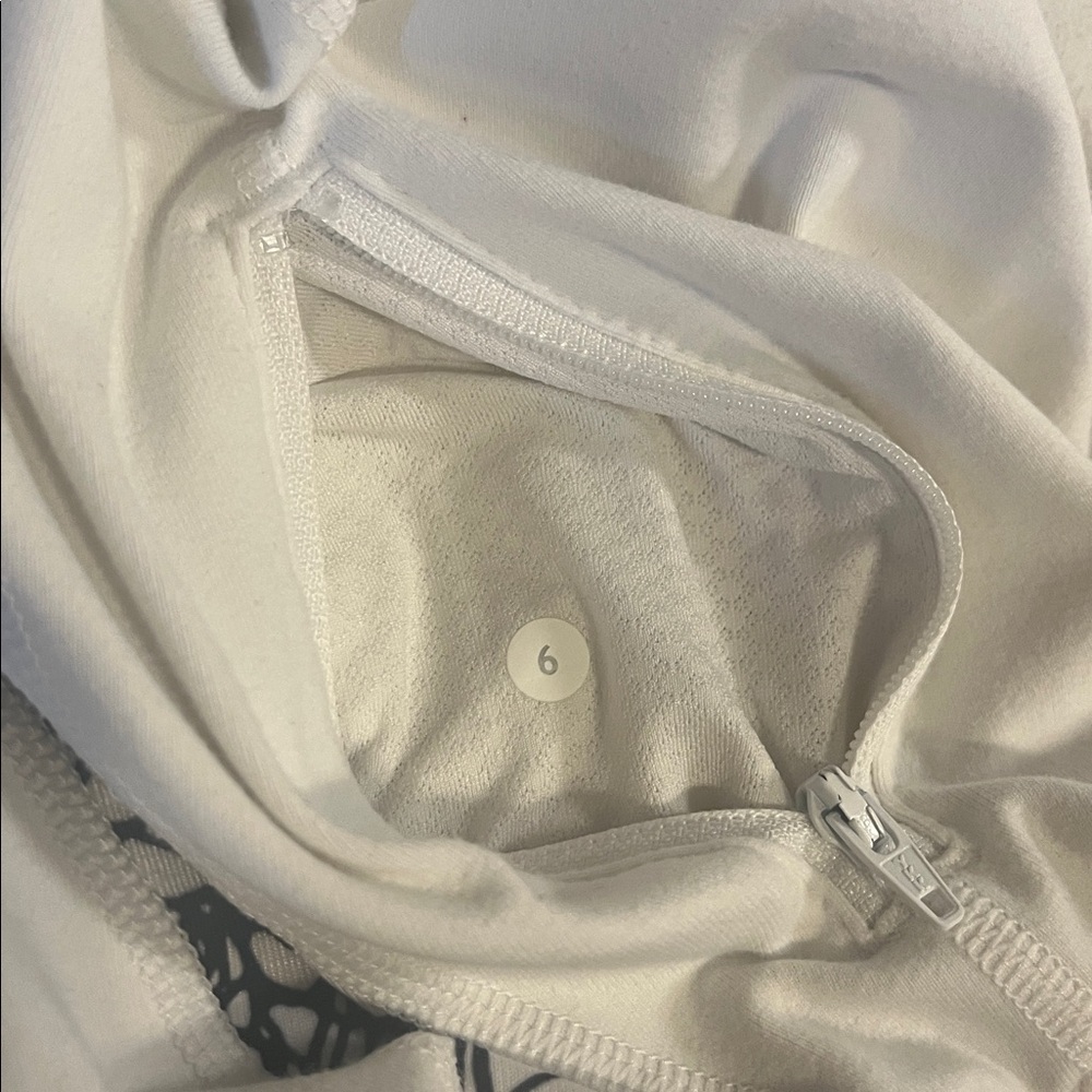 Lululemon Stride Jacket *Brushed in White/White Black Glacier Lace Size 6‎ - Picture 11 of 11